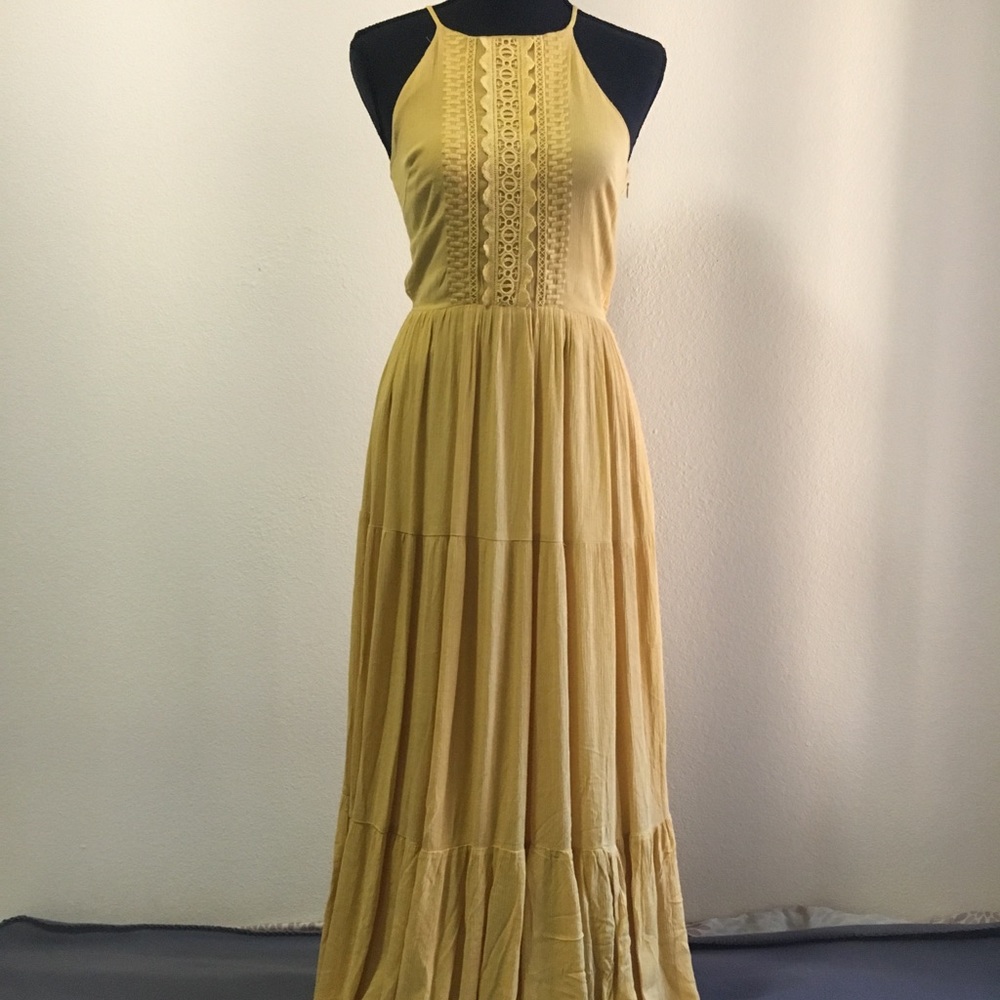 SOLD Lulu’s Embroidered Maxi Dress - Picture 3 of 8